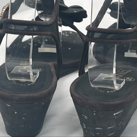 CHANEL Camellia Dark Brown Mesh Suede CC T-Strap Cork Wedge Sandals Size 39 US 9 - Picture 14 of 15